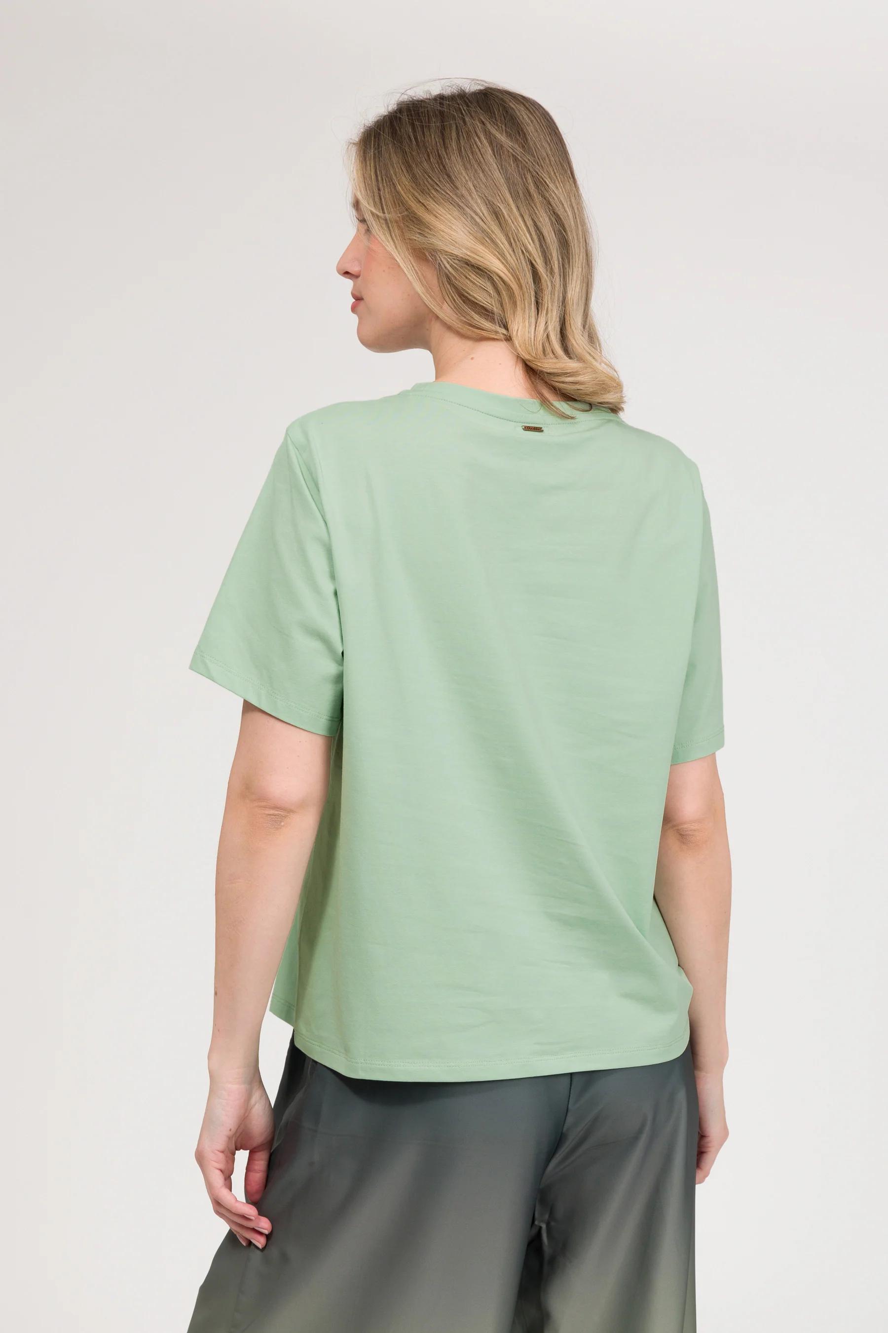 Camiseta con logo - Image 4