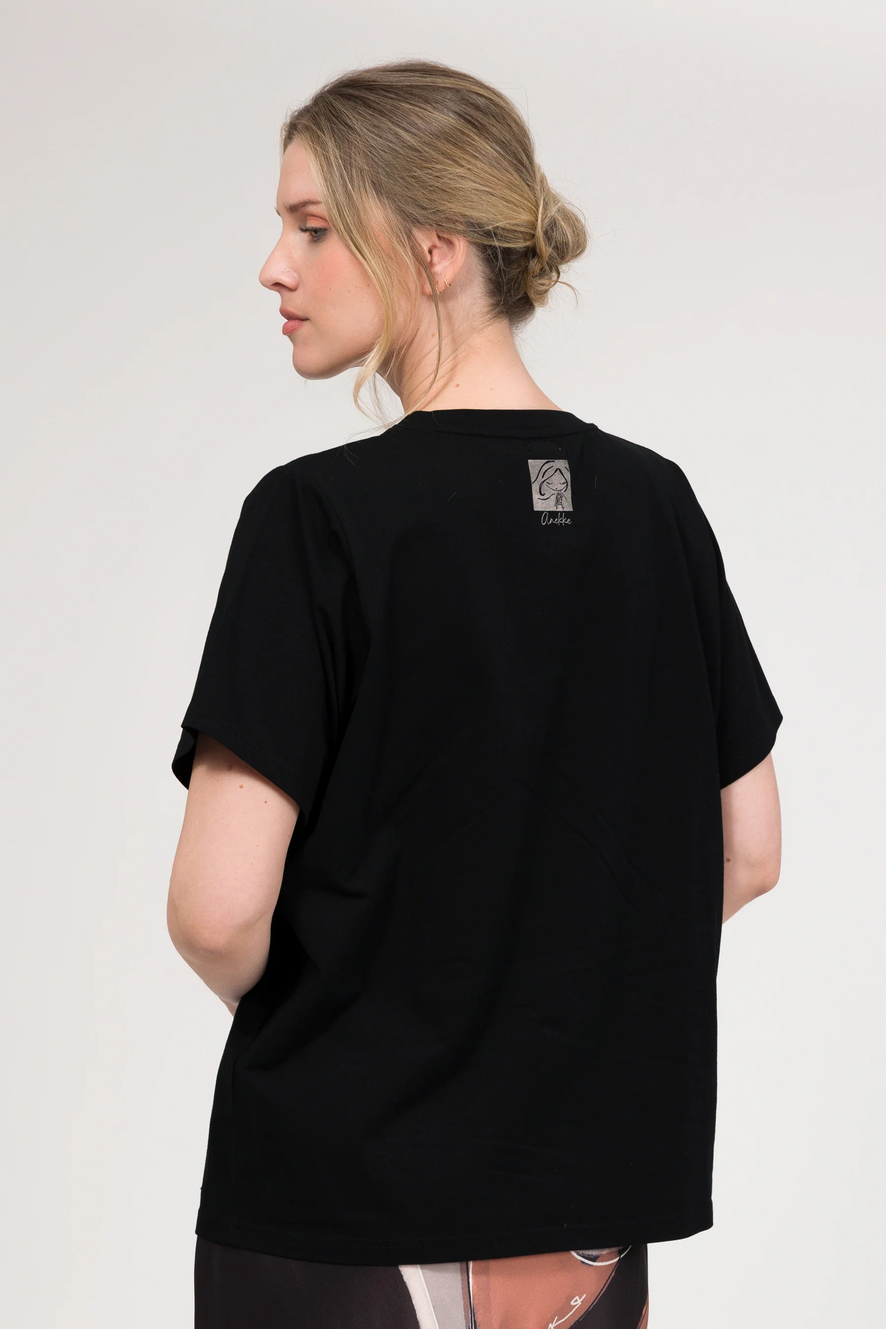 Camiseta negra de manga corta - Image 4