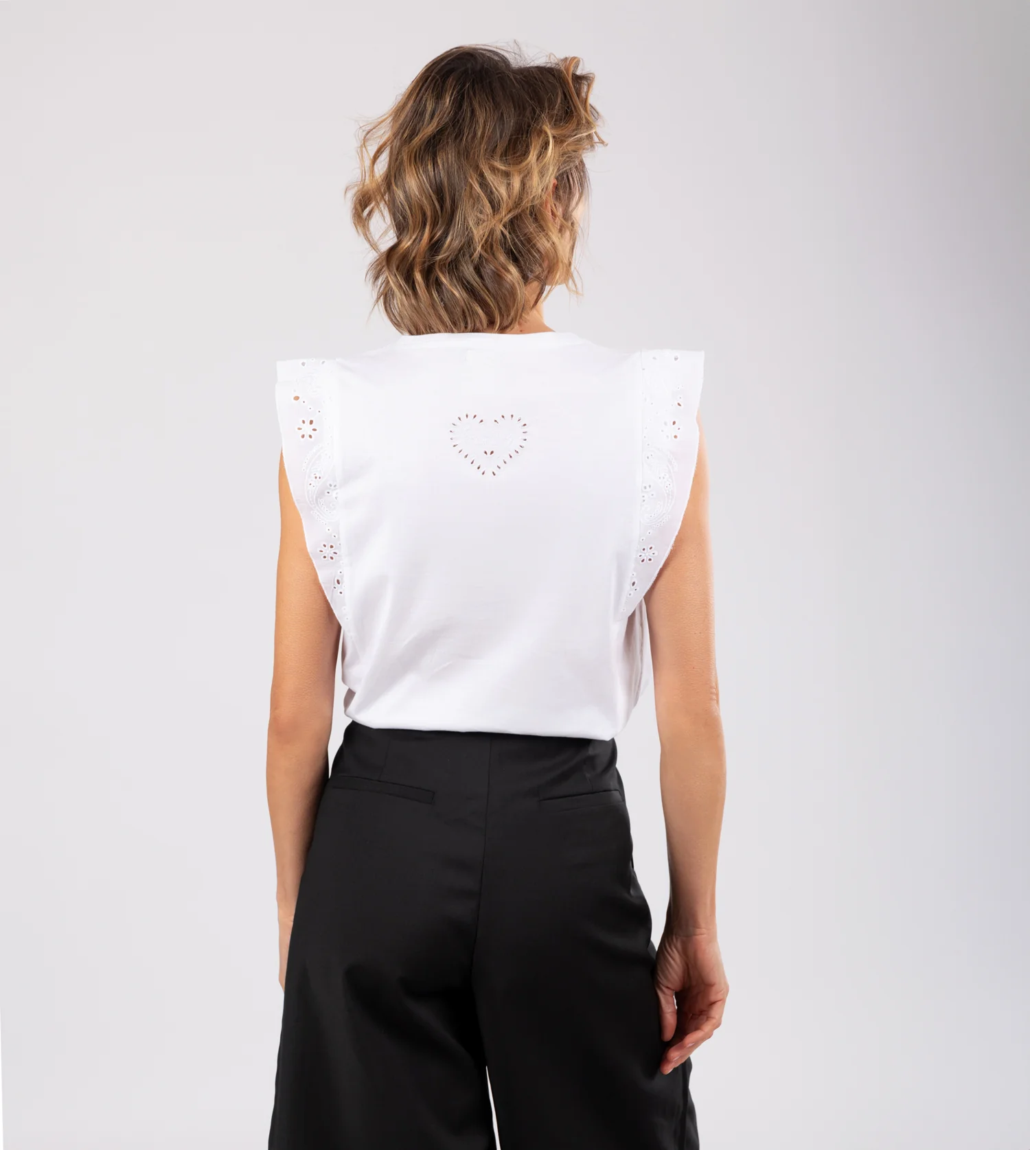 Camiseta sin mangas blanca Anekke - Image 4