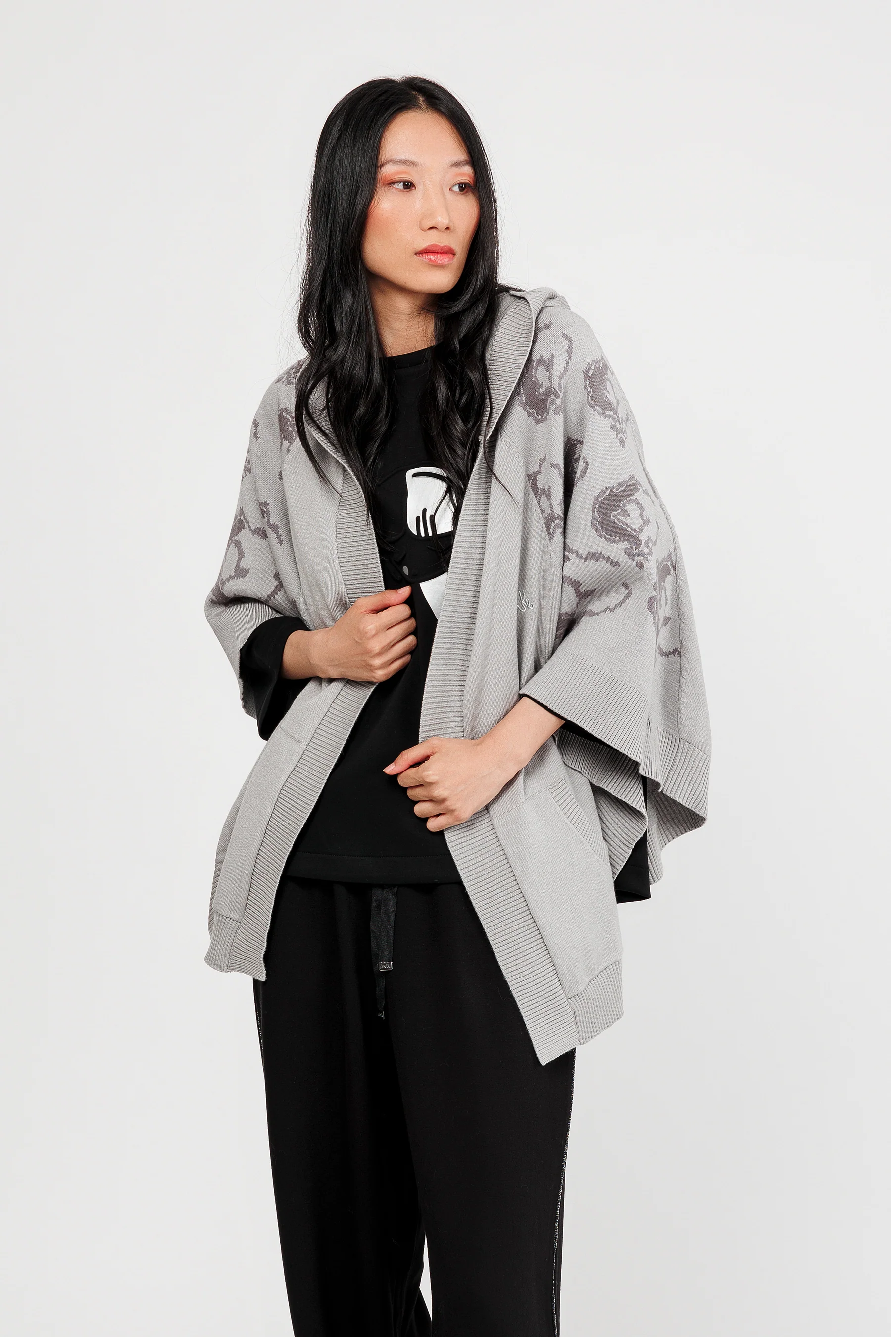 Chaqueta estilo poncho gris - Image 2