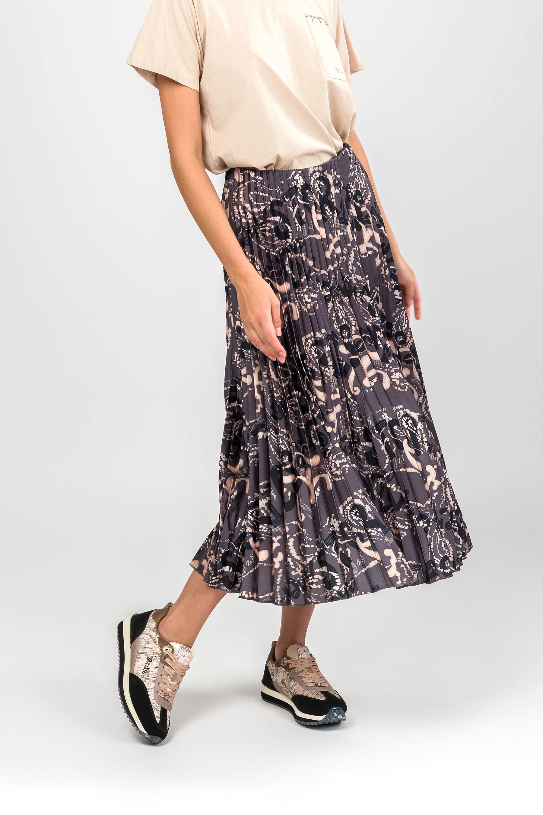 Falda plisada gris y print