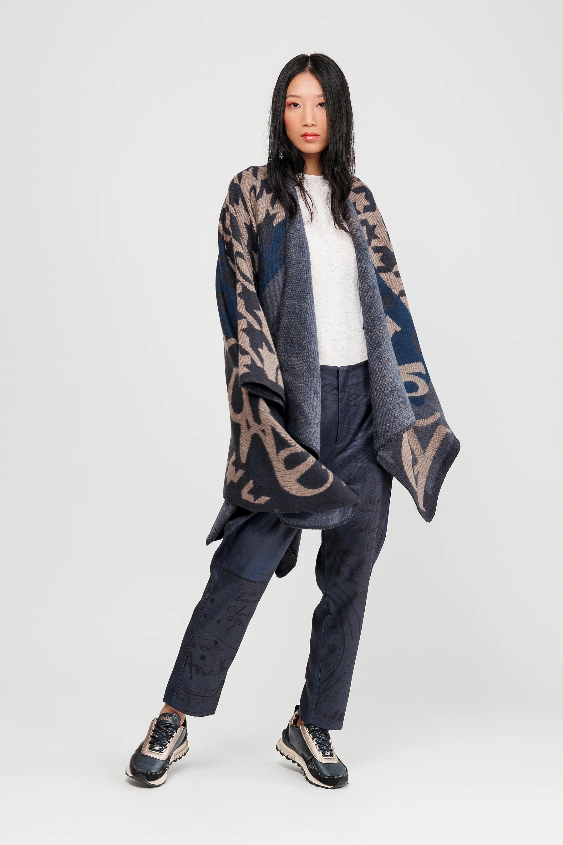 Poncho azul y beige - Image 2
