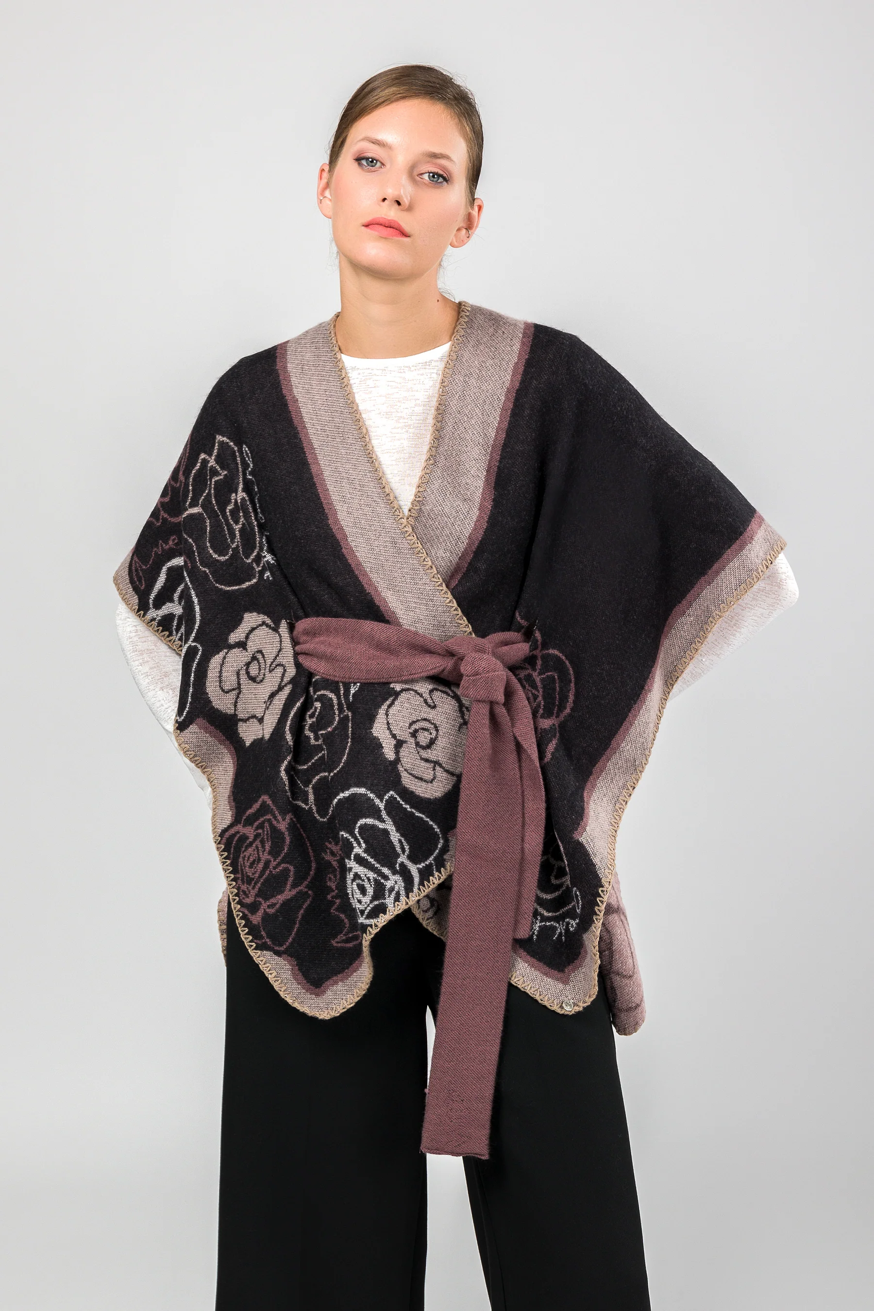 Poncho con cinturón rosa y negro - Image 2